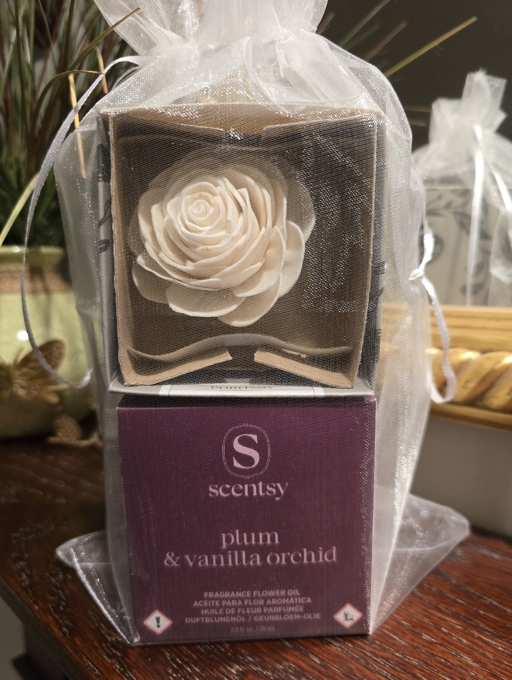 Scentsy Flower (Plum & Vanilla Orchid)